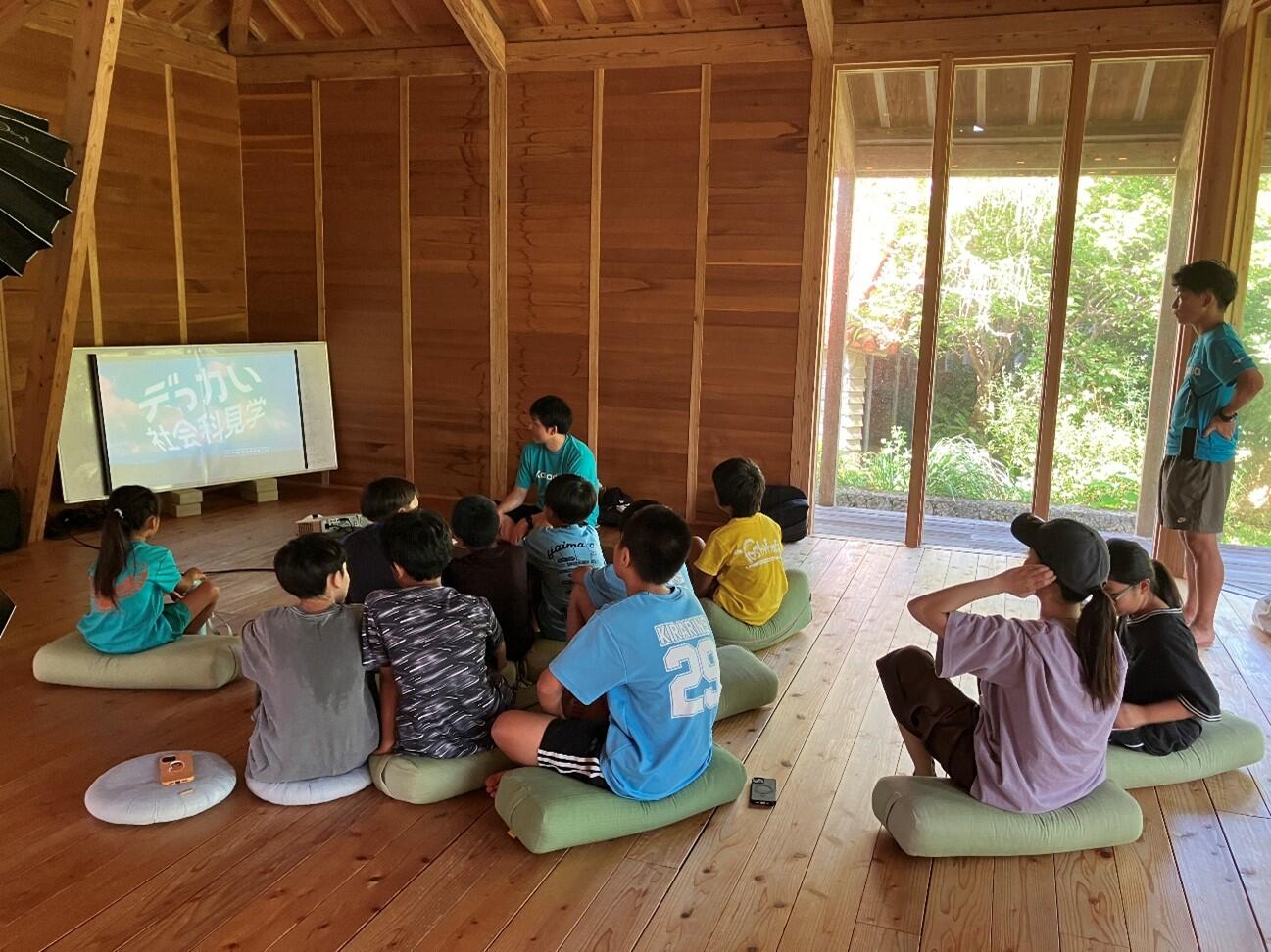 地元小学生とのワークショップ.jpg
